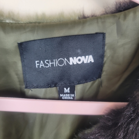 Fashion Nova Camo Faux Fur Jacket size M - Picture 5 of 7